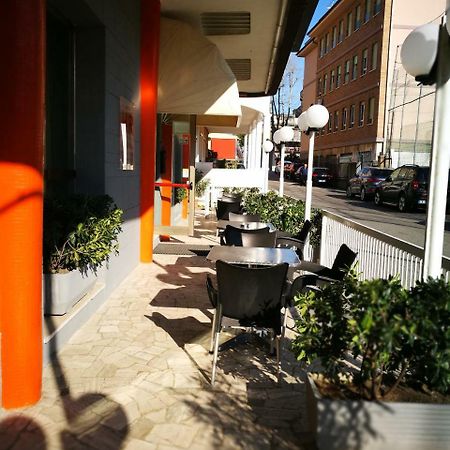 Hotel Riviera Римини Екстериор снимка