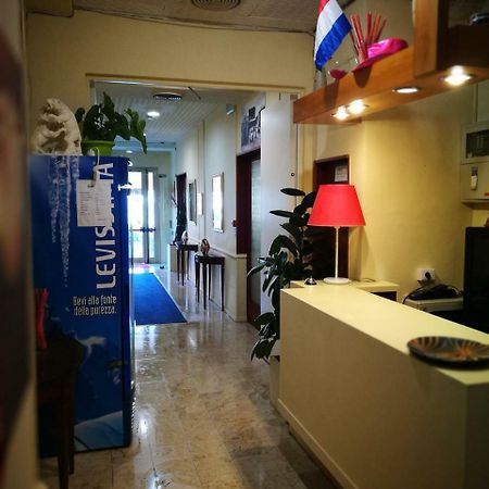 Hotel Riviera Римини Екстериор снимка