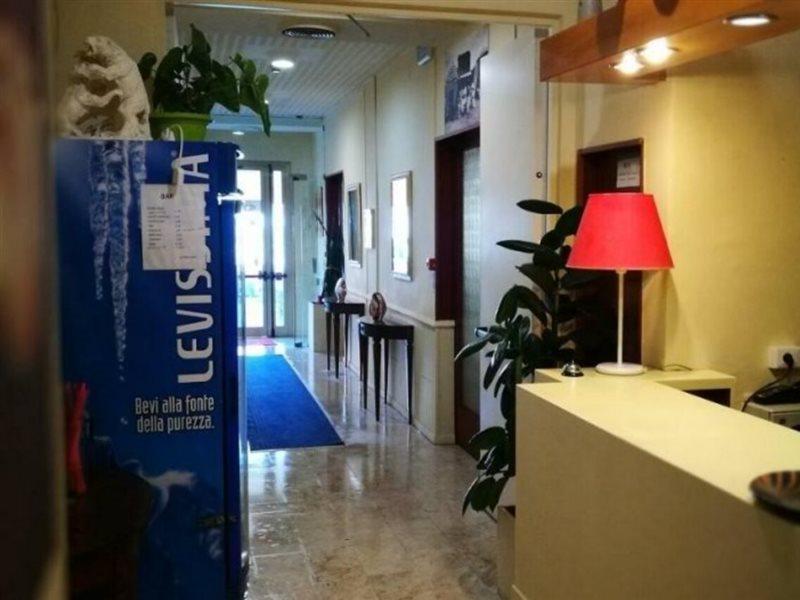 Hotel Riviera Римини Екстериор снимка