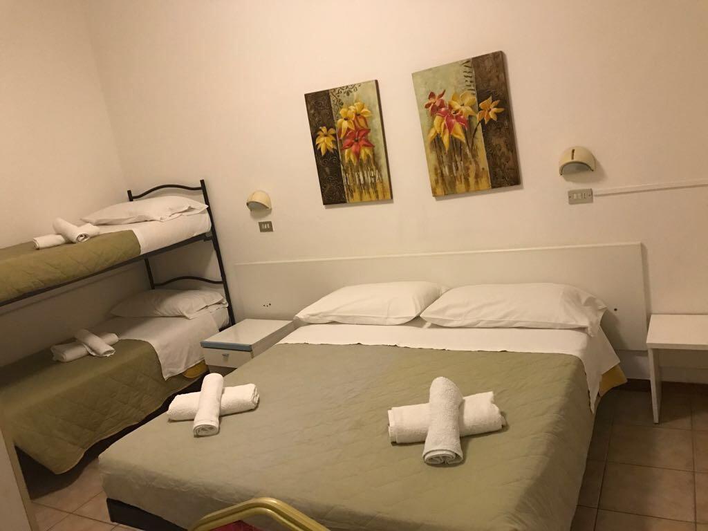 Hotel Riviera Римини Екстериор снимка