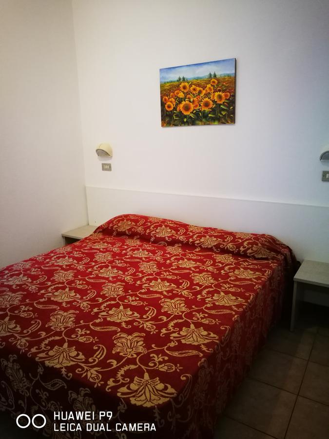 Hotel Riviera Римини Екстериор снимка