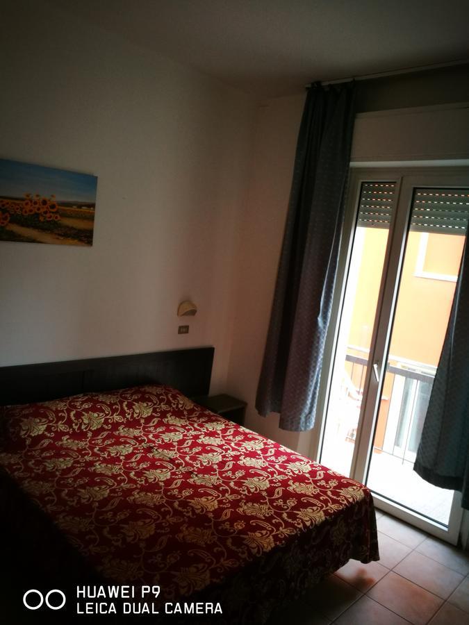 Hotel Riviera Римини Екстериор снимка