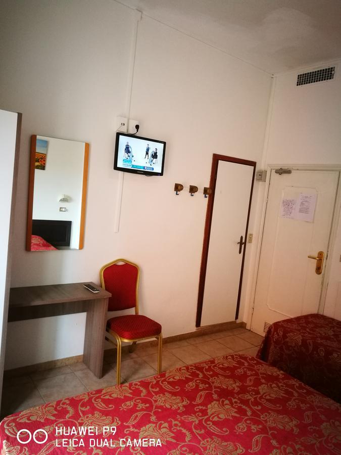 Hotel Riviera Римини Екстериор снимка