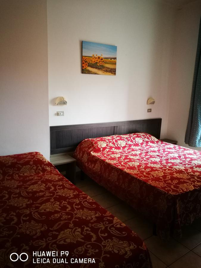 Hotel Riviera Римини Екстериор снимка
