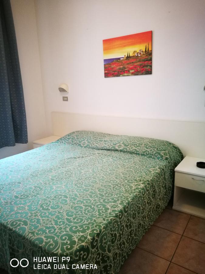 Hotel Riviera Римини Екстериор снимка