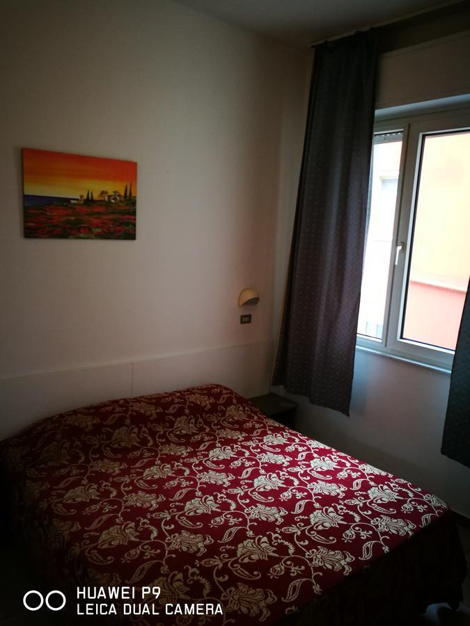 Hotel Riviera Римини Екстериор снимка