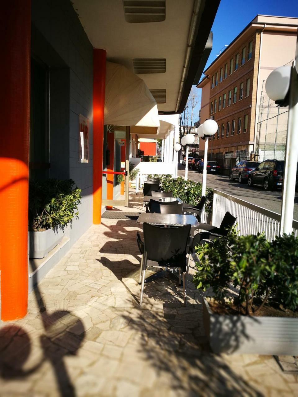 Hotel Riviera Римини Екстериор снимка