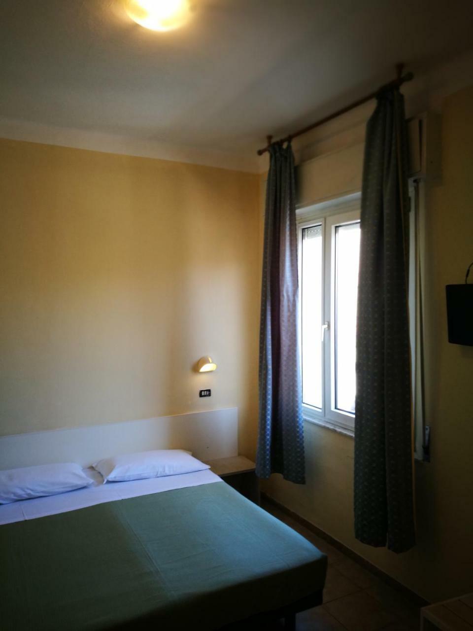 Hotel Riviera Римини Екстериор снимка